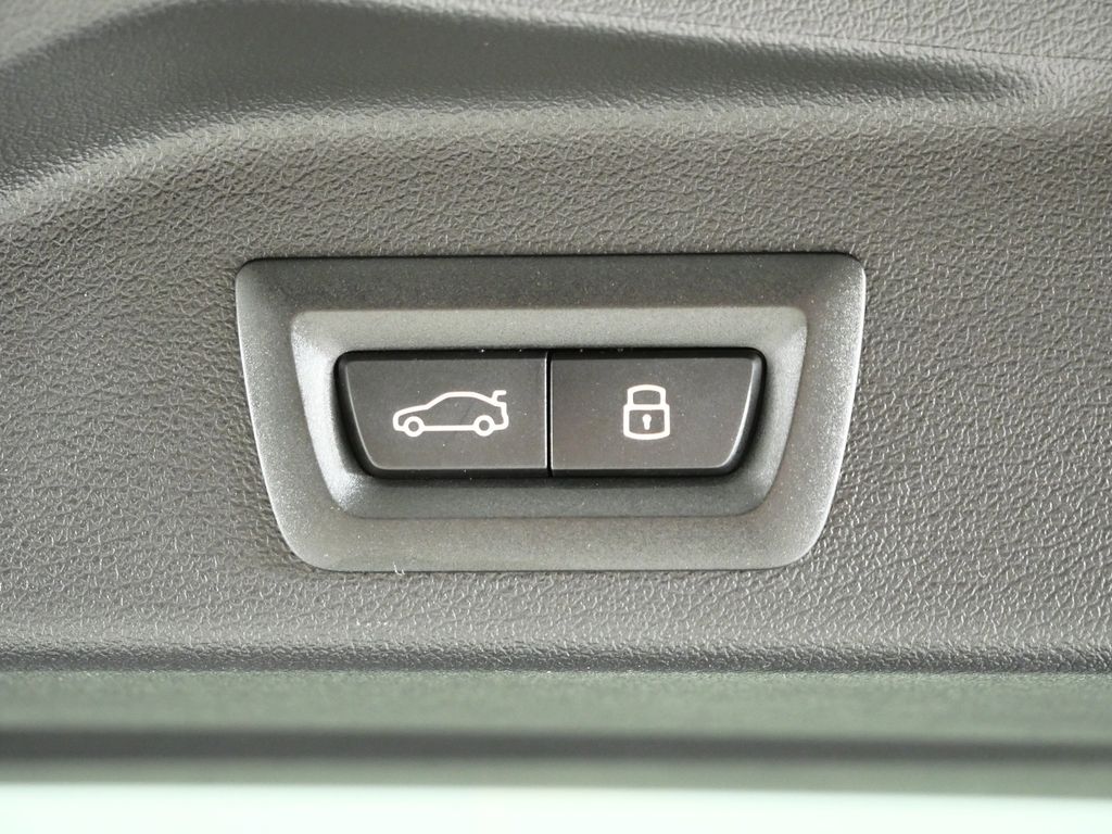 Thumbnail: 2026 BMW X5 - 30