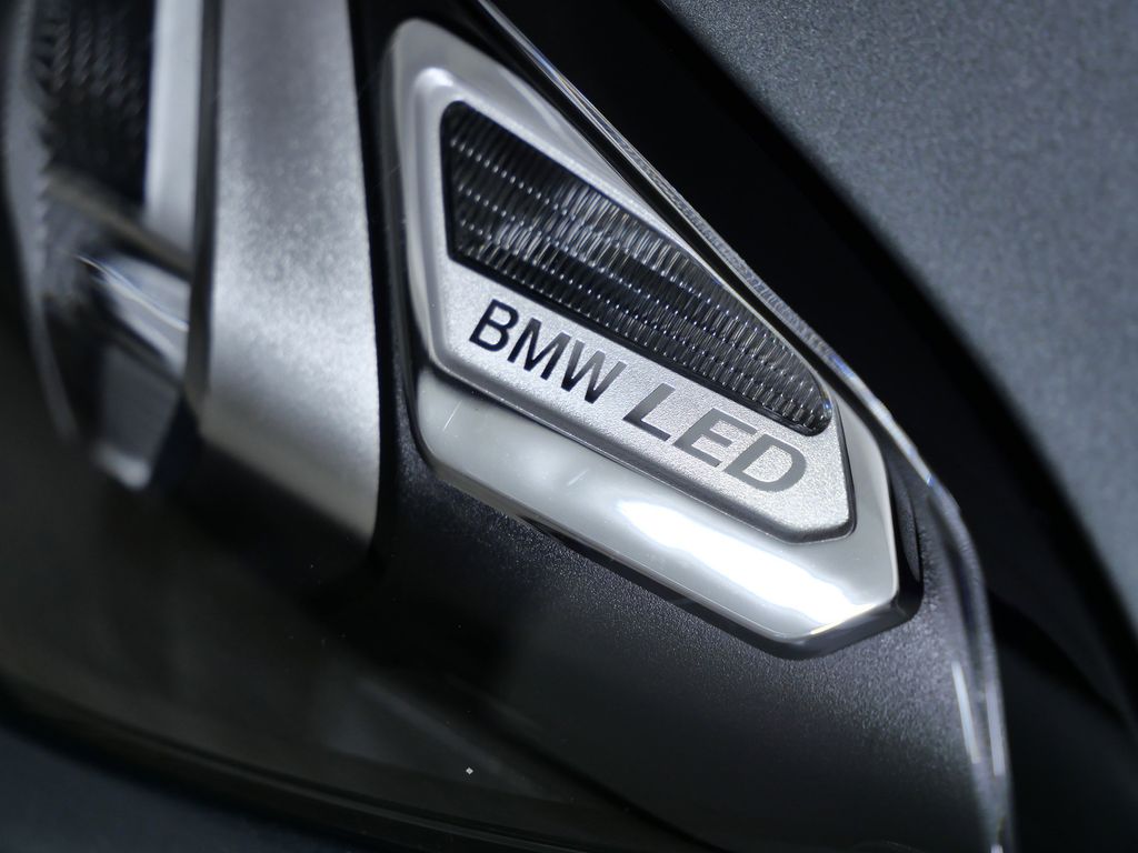 Thumbnail: 2025 BMW 3 Series - 5