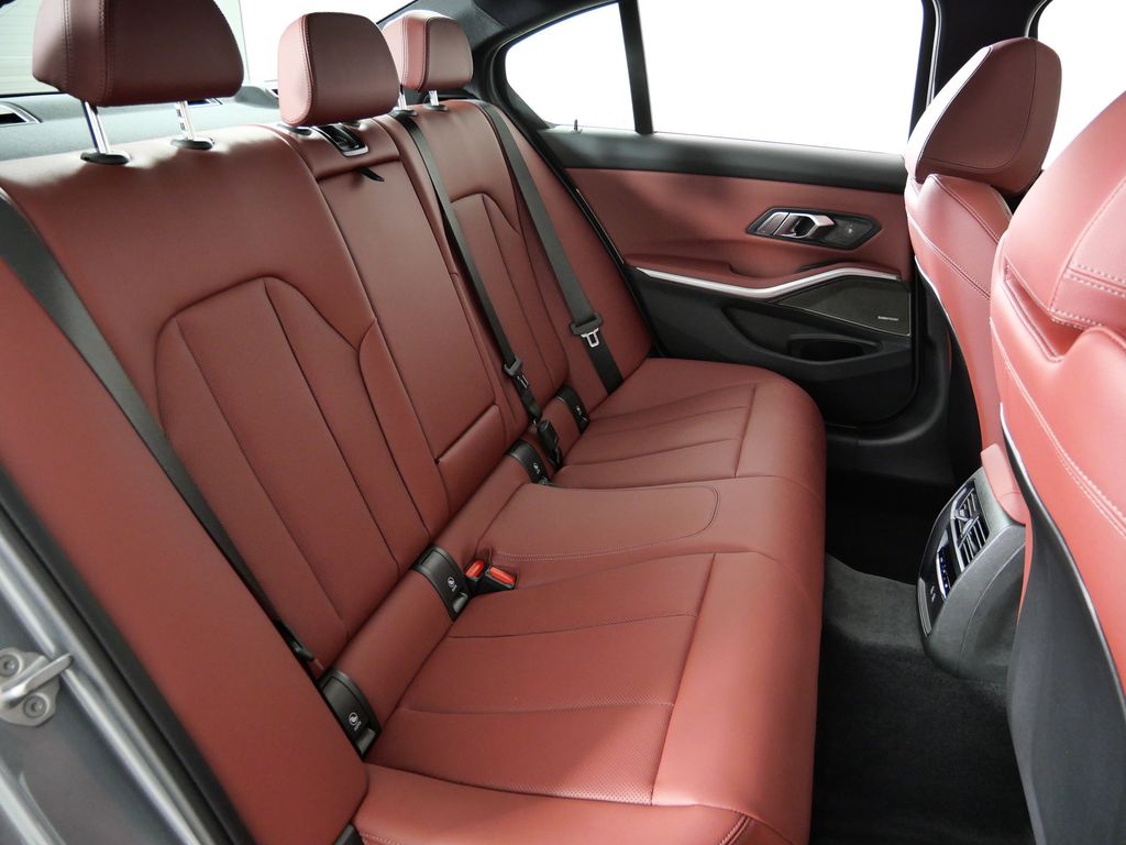 Thumbnail: 2025 BMW 3 Series - 31