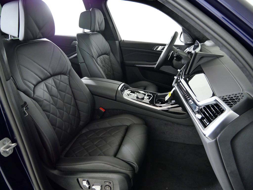 Thumbnail: 2026 BMW X7 - 21