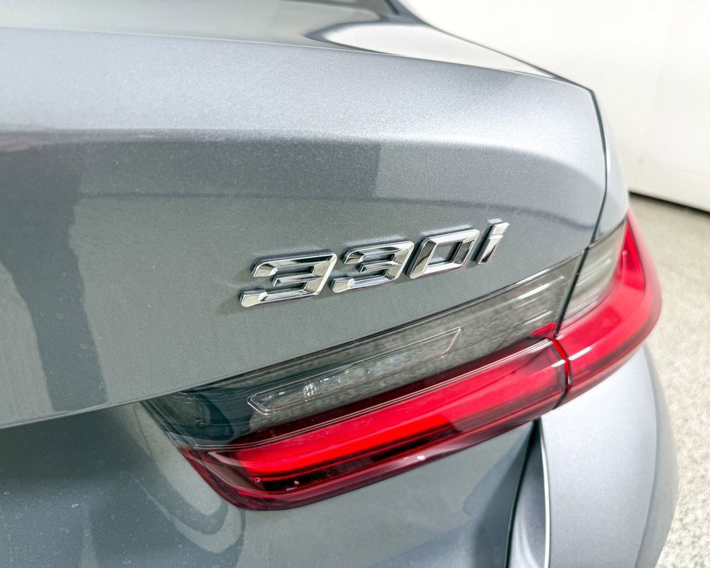 Thumbnail: 2025 BMW 3 Series - 16