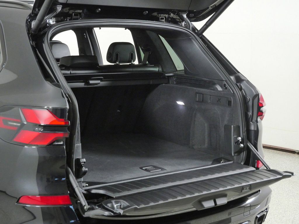Thumbnail: 2026 BMW X5 - 29