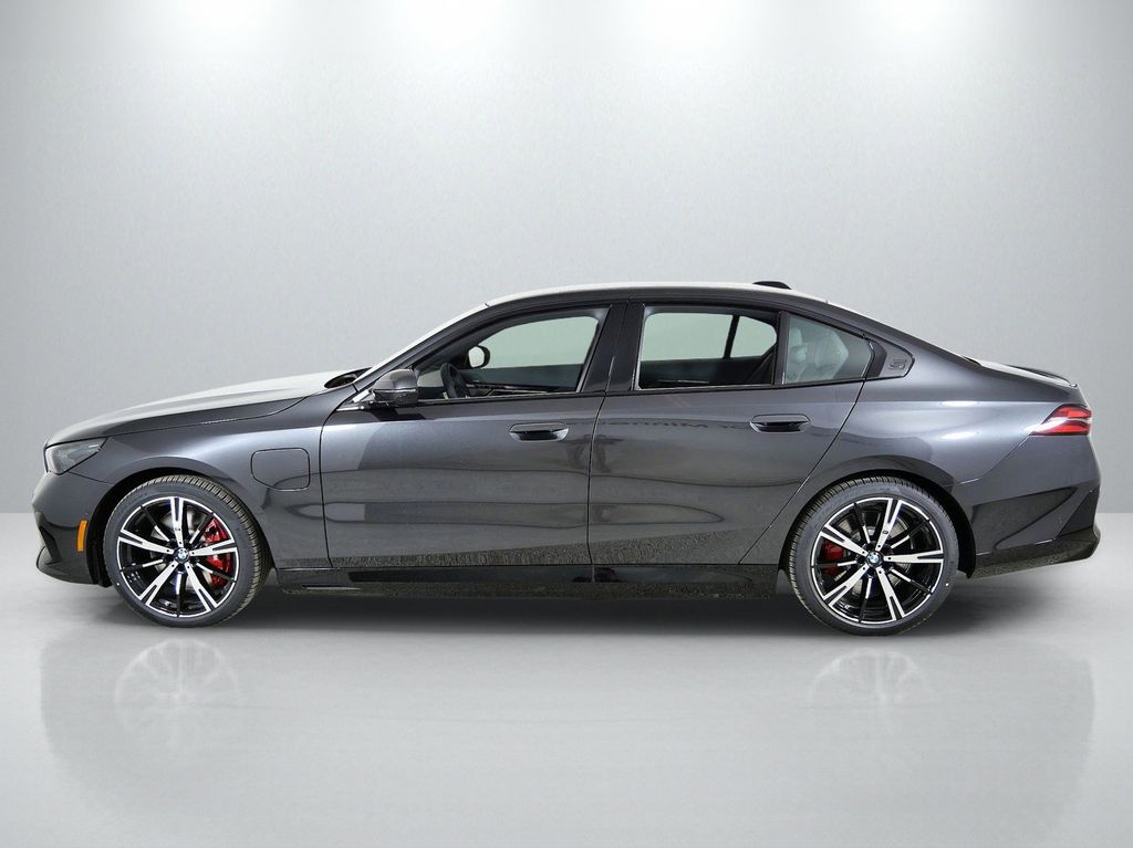 Thumbnail: 2026 BMW 5 Series - 15