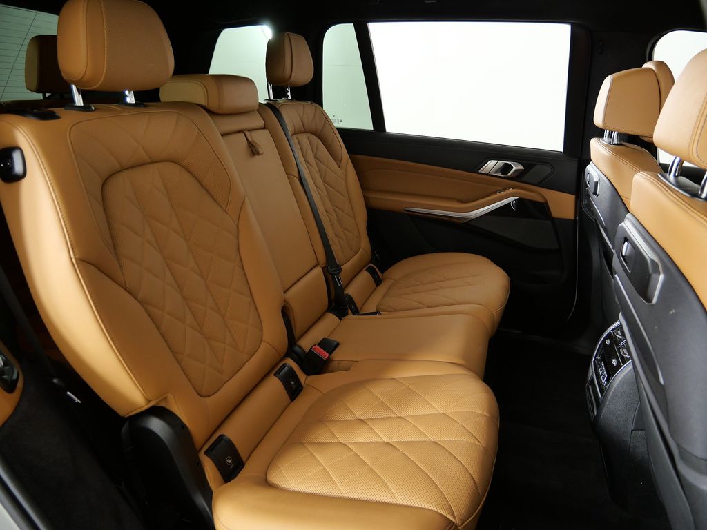Thumbnail: 2023 BMW X7 - 32