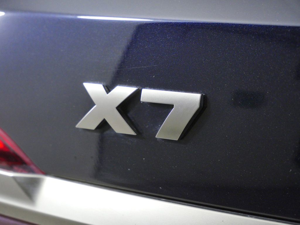 Thumbnail: 2021 BMW X7 - 13
