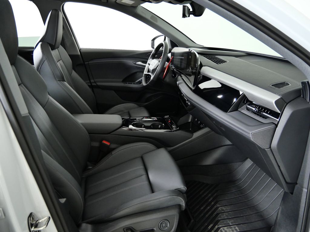 Thumbnail: 2025 Audi Q6 e-tron - 21