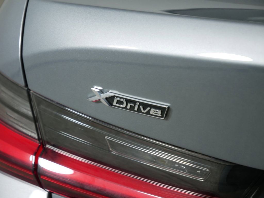 Thumbnail: 2025 BMW 3 Series - 14