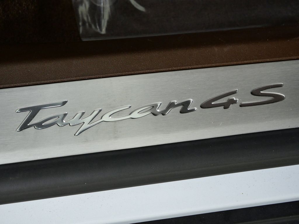 Thumbnail: 2024 Porsche Taycan - 24