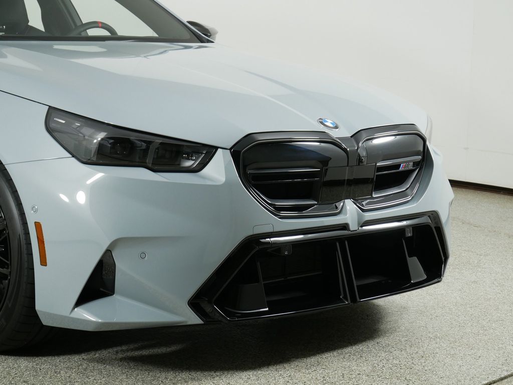 Thumbnail: 2025 BMW M5 - 4