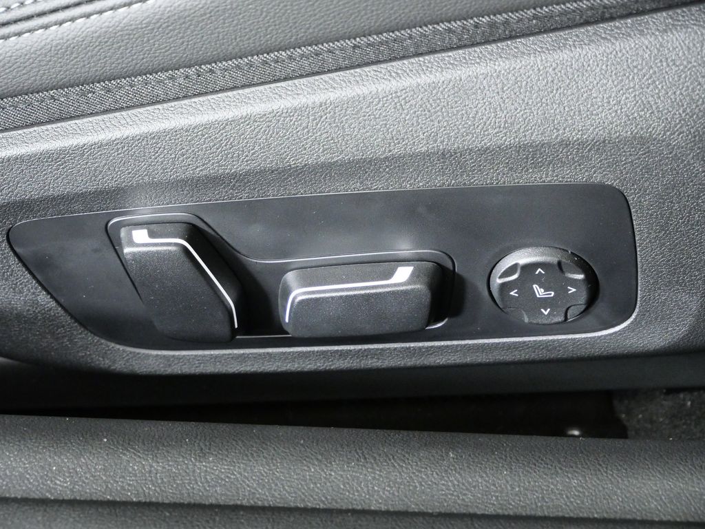 Thumbnail: 2025 BMW 4 Series - 22