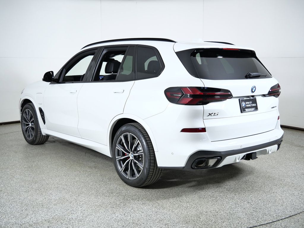 Thumbnail: 2026 BMW X5 - 14