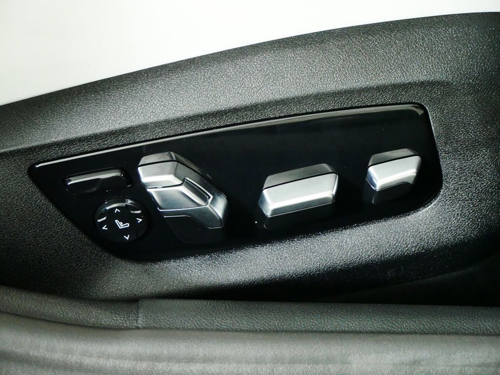 Thumbnail: 2023 BMW M5 - 23