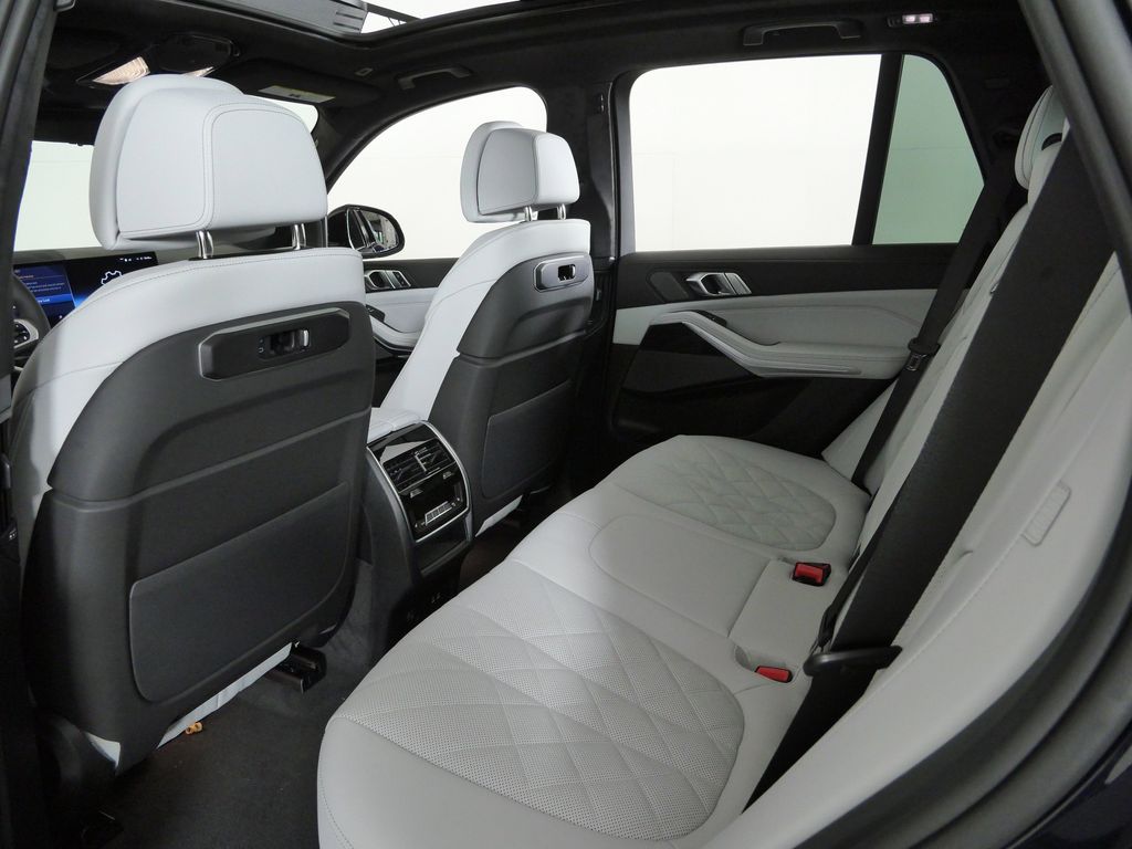 Thumbnail: 2026 BMW X5 - 32