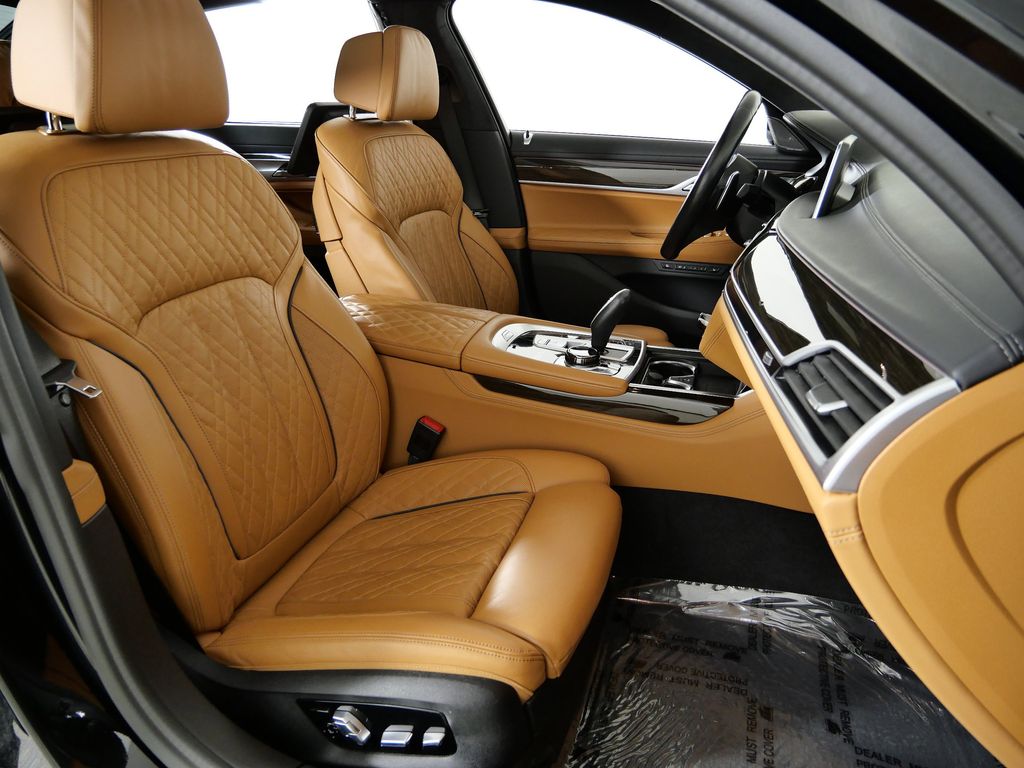 Thumbnail: 2022 BMW 7 Series - 26