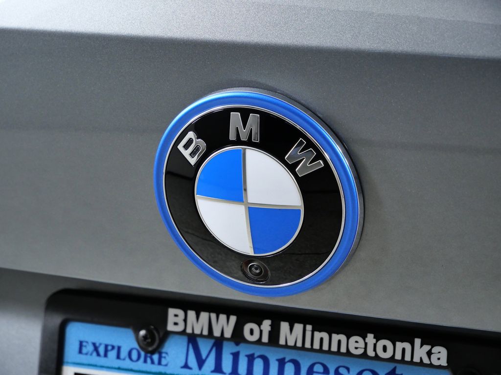 Thumbnail: 2025 BMW i4 - 12