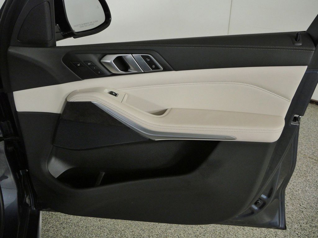 Thumbnail: 2022 BMW X5 - 22