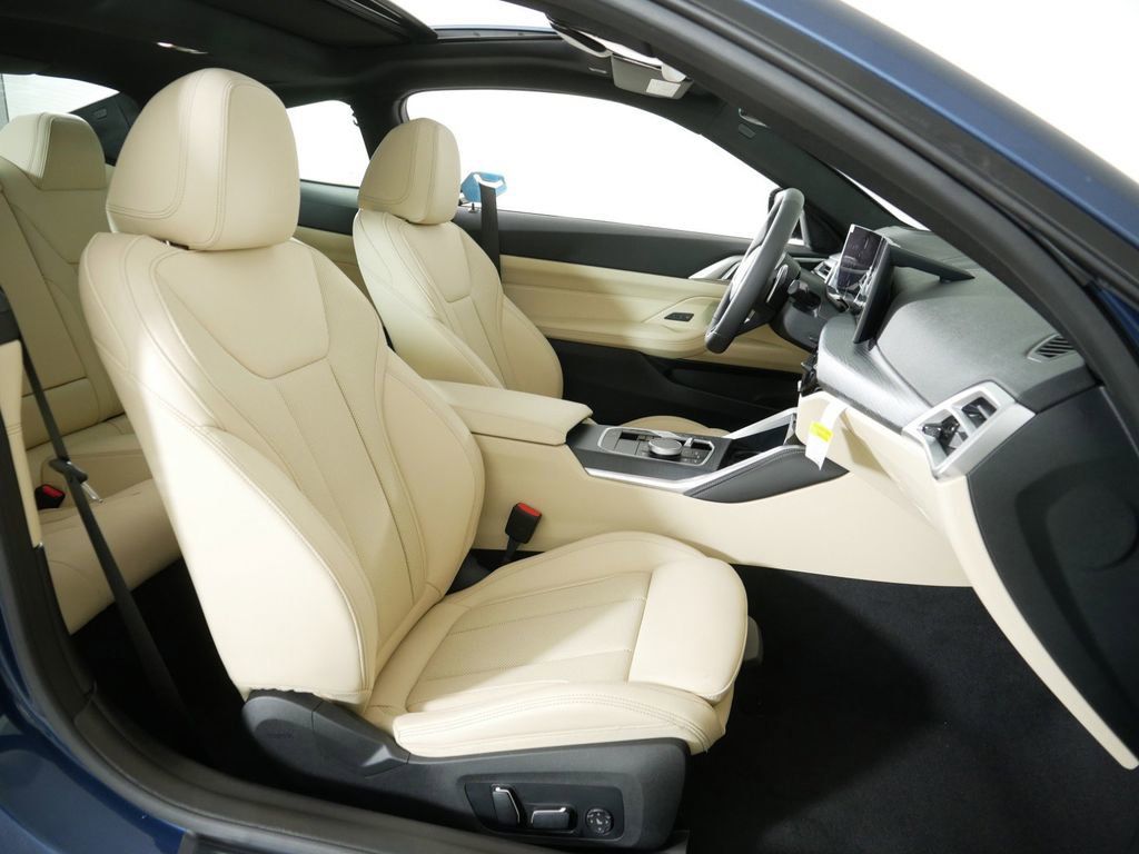 Thumbnail: 2025 BMW 4 Series - 23