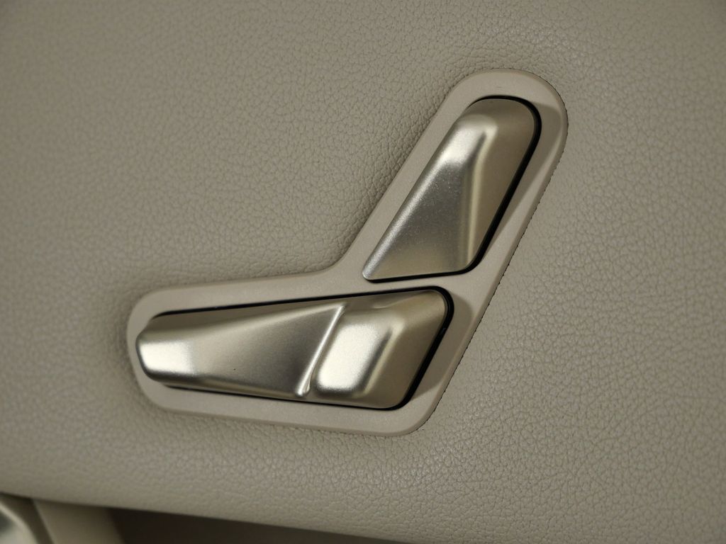 Thumbnail: 2025 BMW iX - 28