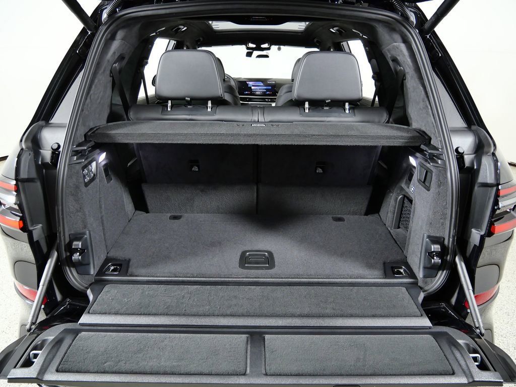 Thumbnail: 2026 BMW X7 - 30
