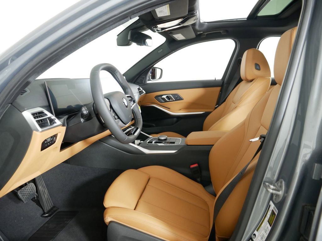 Thumbnail: 2025 BMW 3 Series - 32