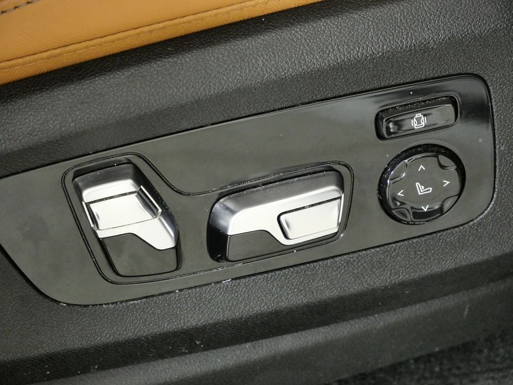 Thumbnail: 2023 BMW X7 - 27