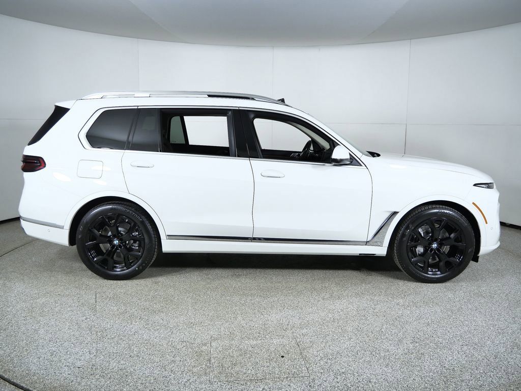 Thumbnail: 2026 BMW X7 - 10