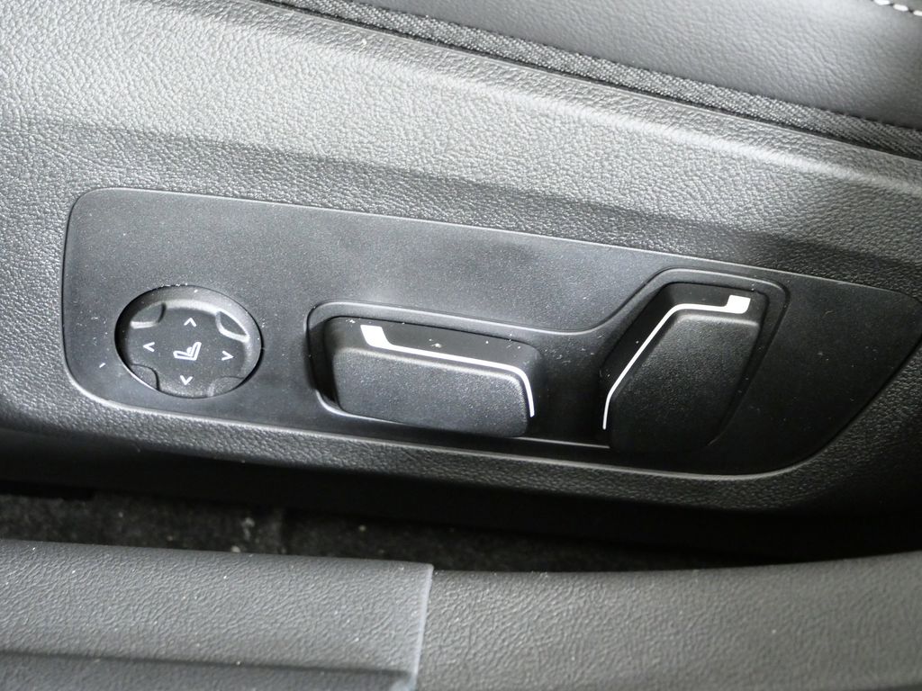 Thumbnail: 2026 BMW i4 - 38