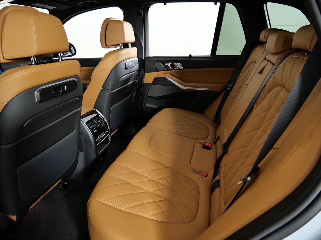 Thumbnail: 2026 BMW X5 - 32