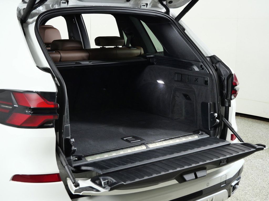 Thumbnail: 2026 BMW X5 - 30