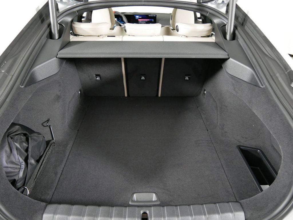 Thumbnail: 2025 BMW i4 - 31