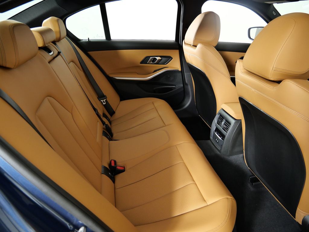 Thumbnail: 2025 BMW 3 Series - 25