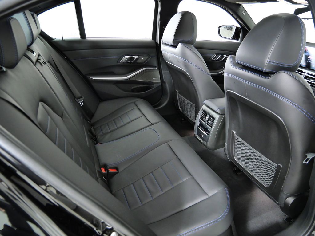 Thumbnail: 2023 BMW 3 Series - 30