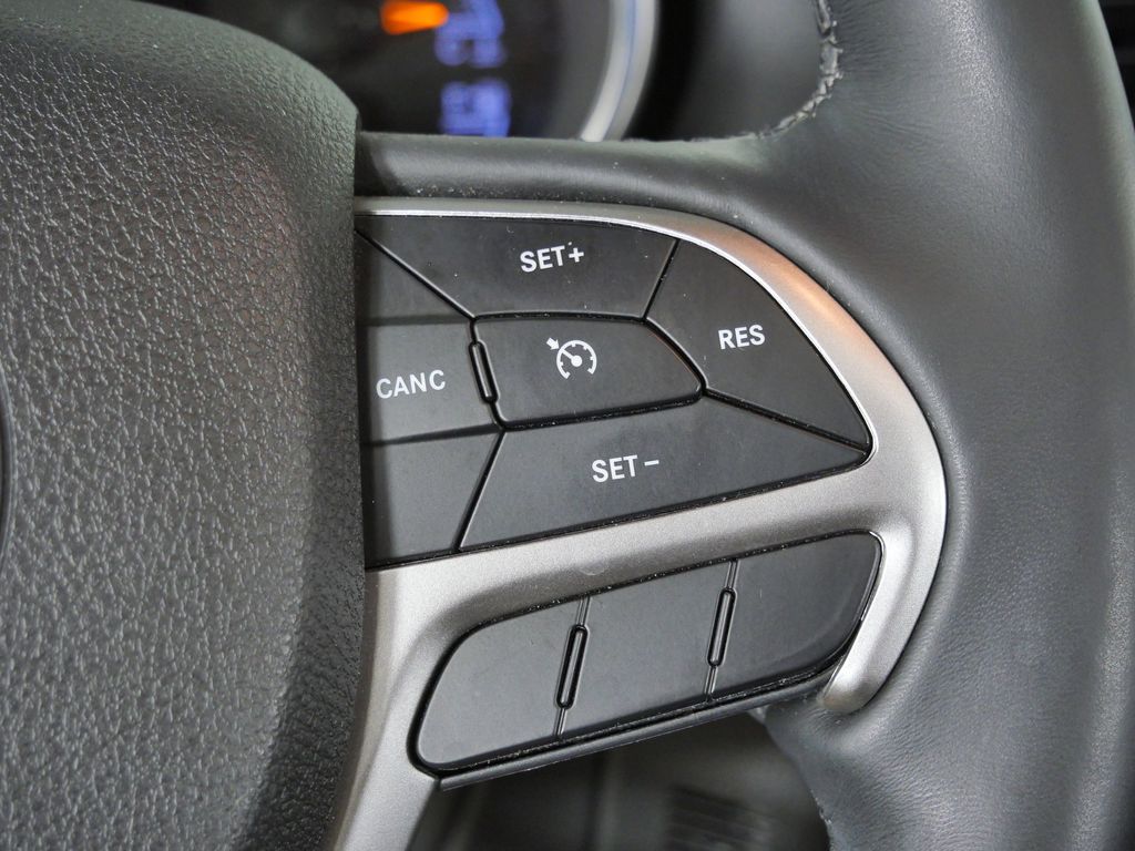 Thumbnail: 2018 Jeep Grand Cherokee - 39