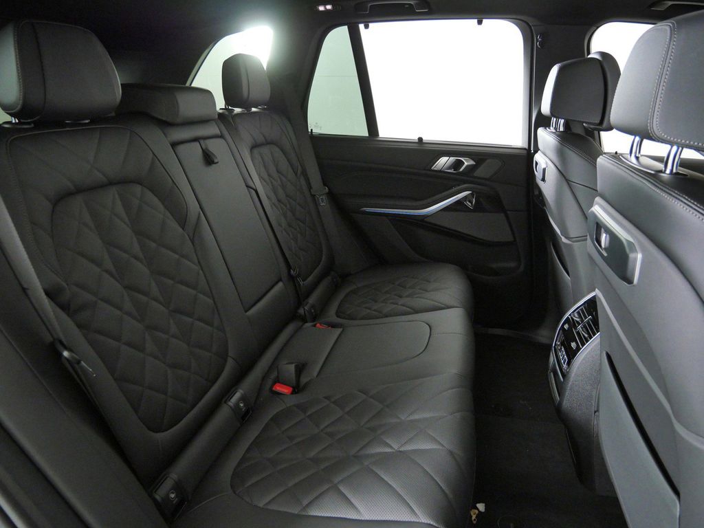 Thumbnail: 2026 BMW X5 - 27