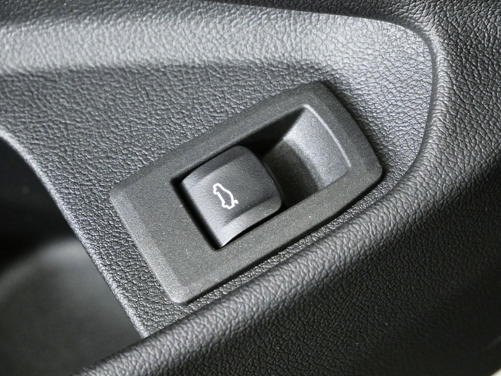 Thumbnail: 2025 BMW 4 Series - 36