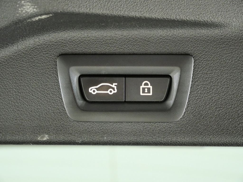 Thumbnail: 2022 BMW X7 - 30