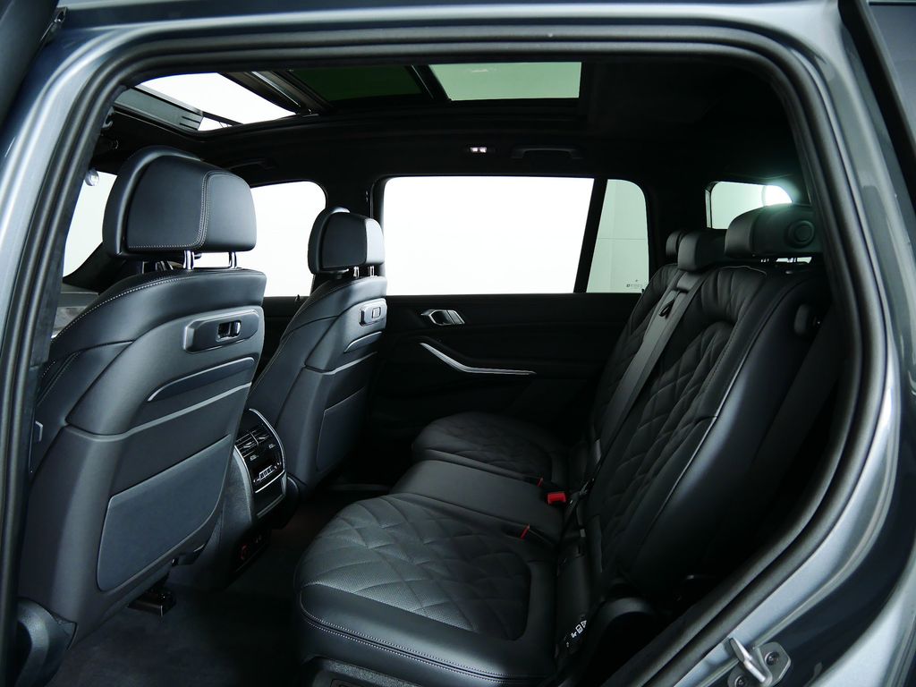 Thumbnail: 2026 BMW X7 - 29