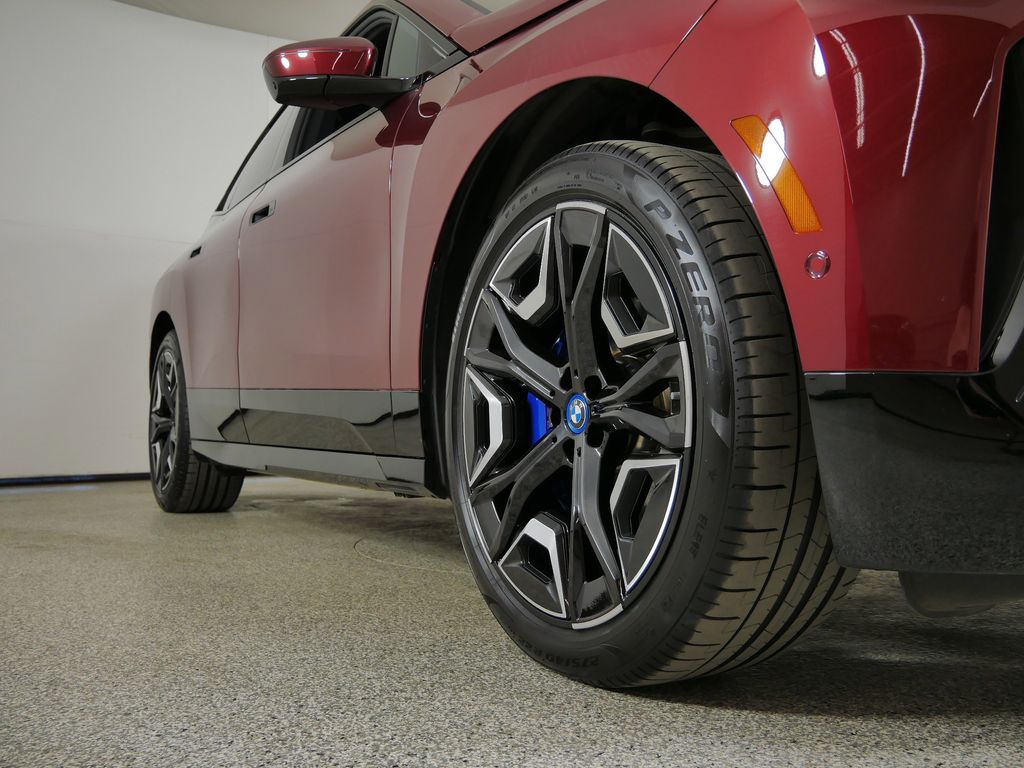 Thumbnail: 2023 BMW iX - 8