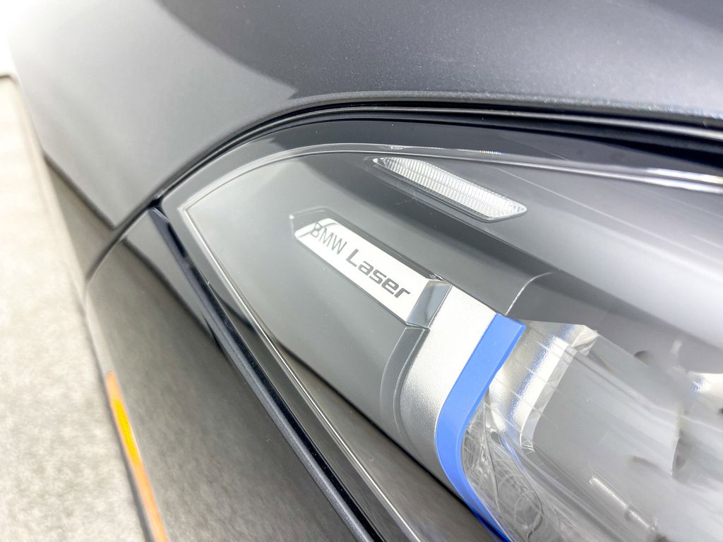 Thumbnail: 2025 BMW 8 Series - 9