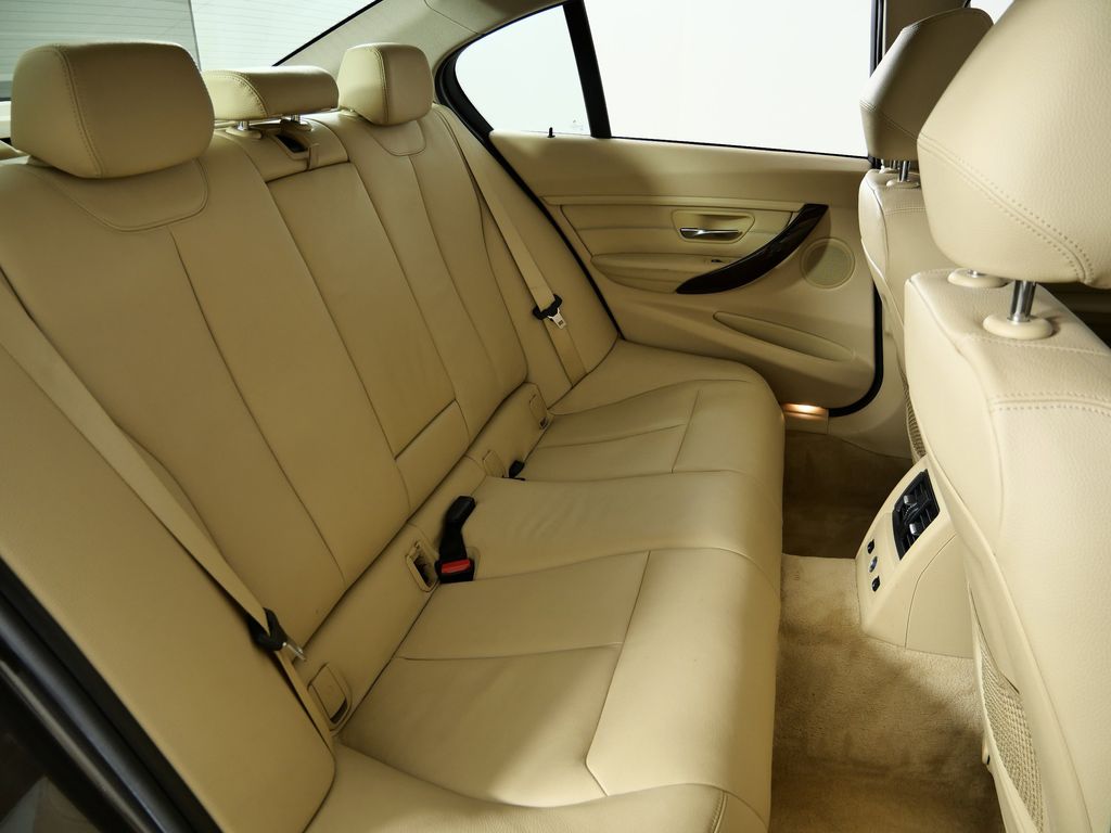 Thumbnail: 2015 BMW 3 Series - 27