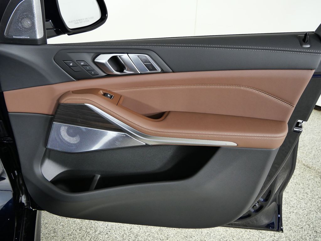 Thumbnail: 2026 BMW X7 - 19