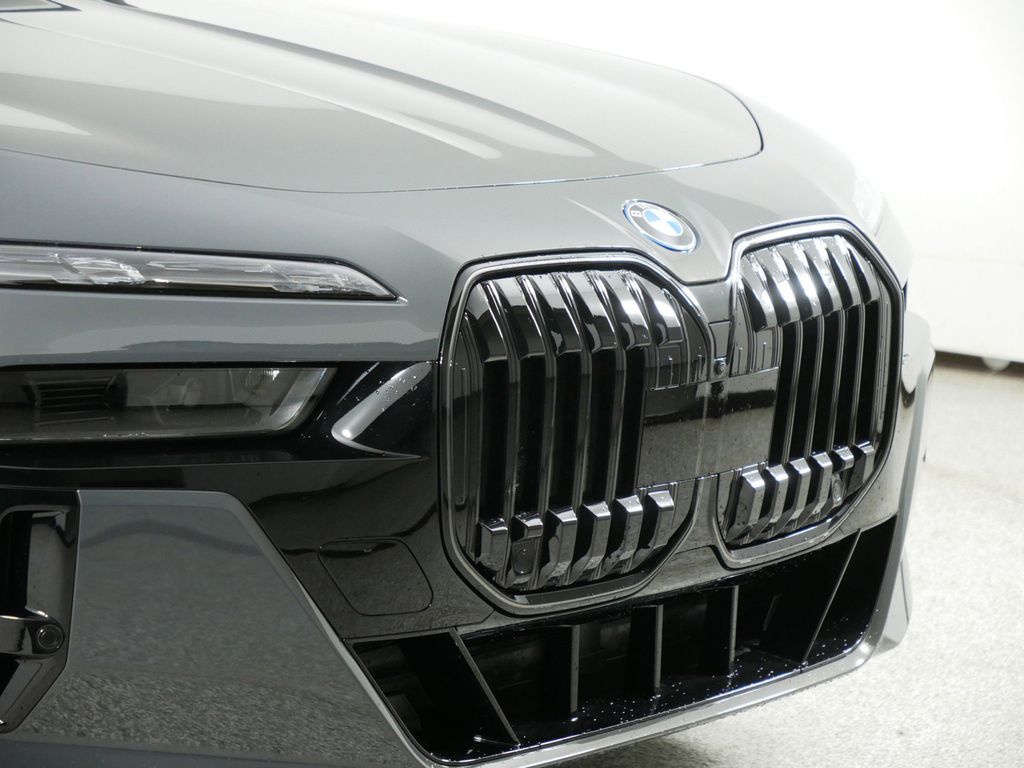 Thumbnail: 2025 BMW 7 Series - 3