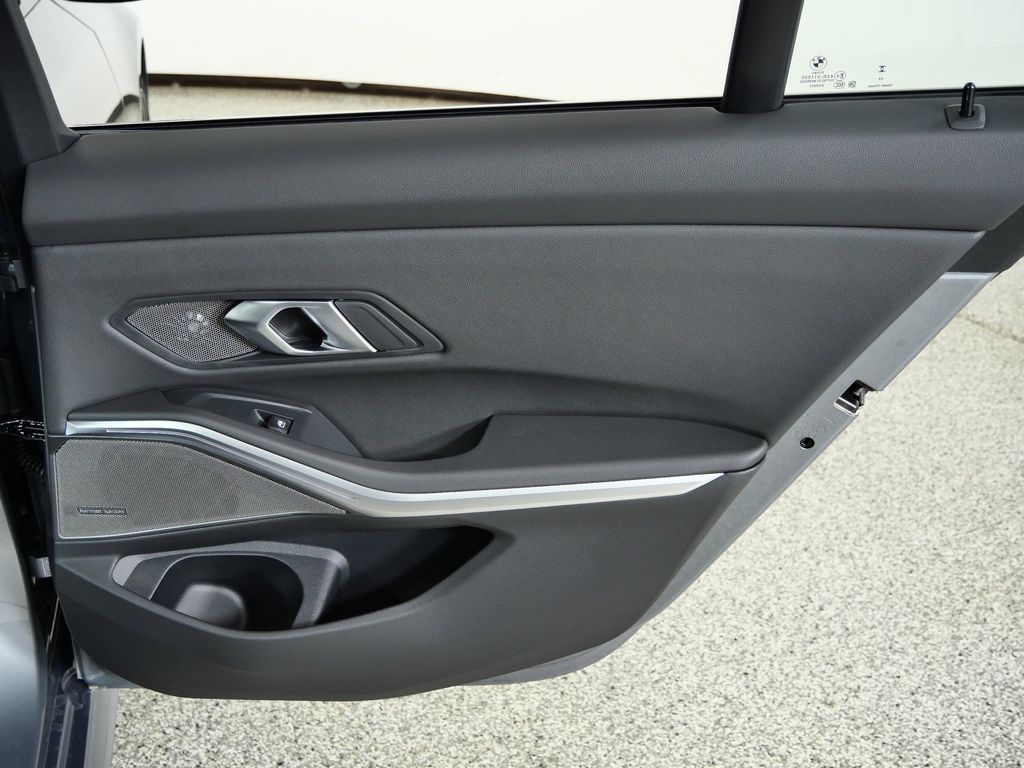 Thumbnail: 2026 BMW 3 Series - 24