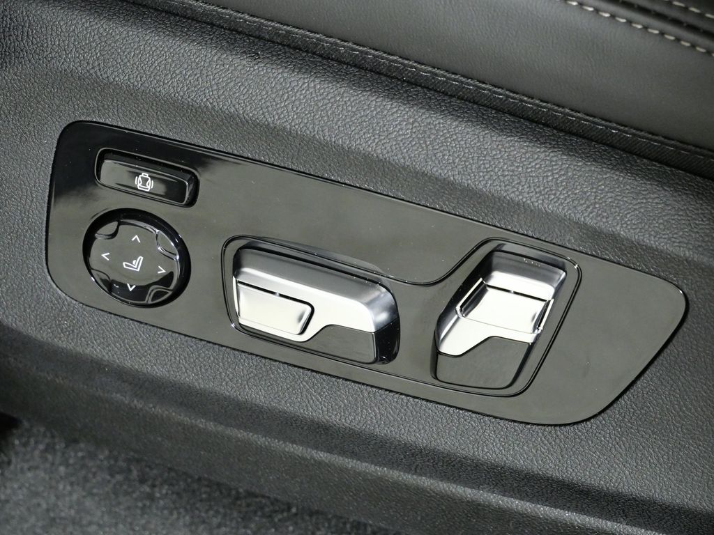 Thumbnail: 2026 BMW X7 - 39