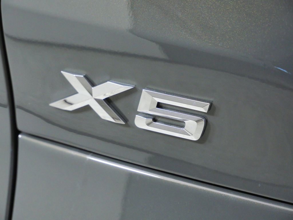 Thumbnail: 2026 BMW X5 - 13