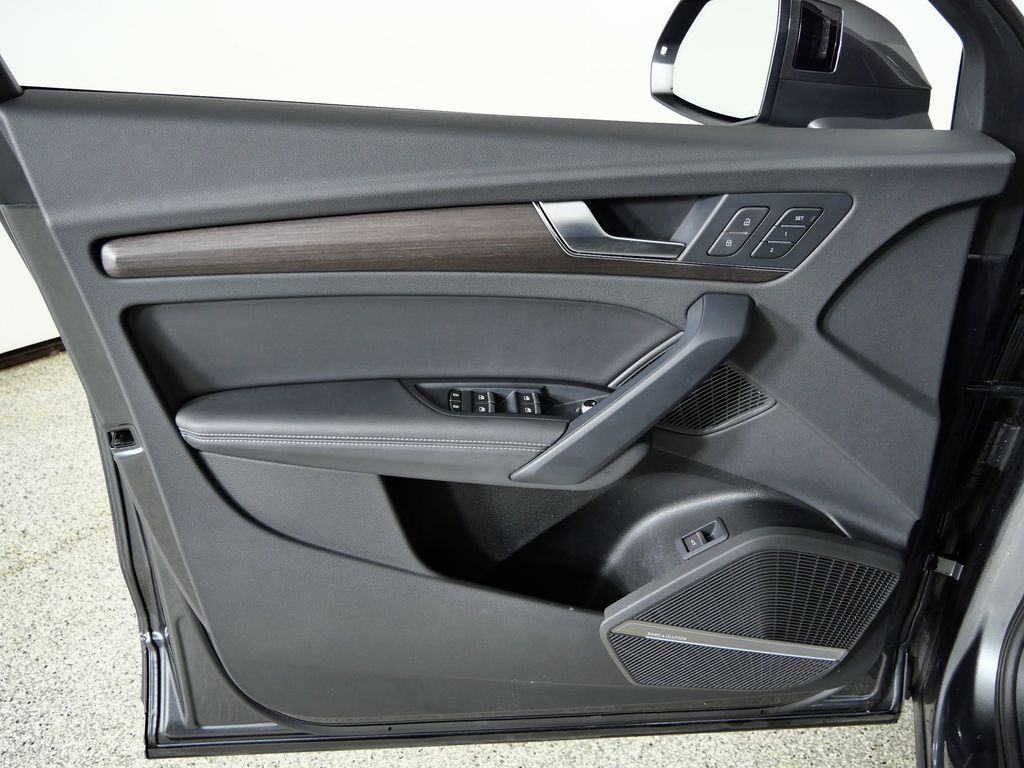 Thumbnail: 2023 Audi Q5 - 33