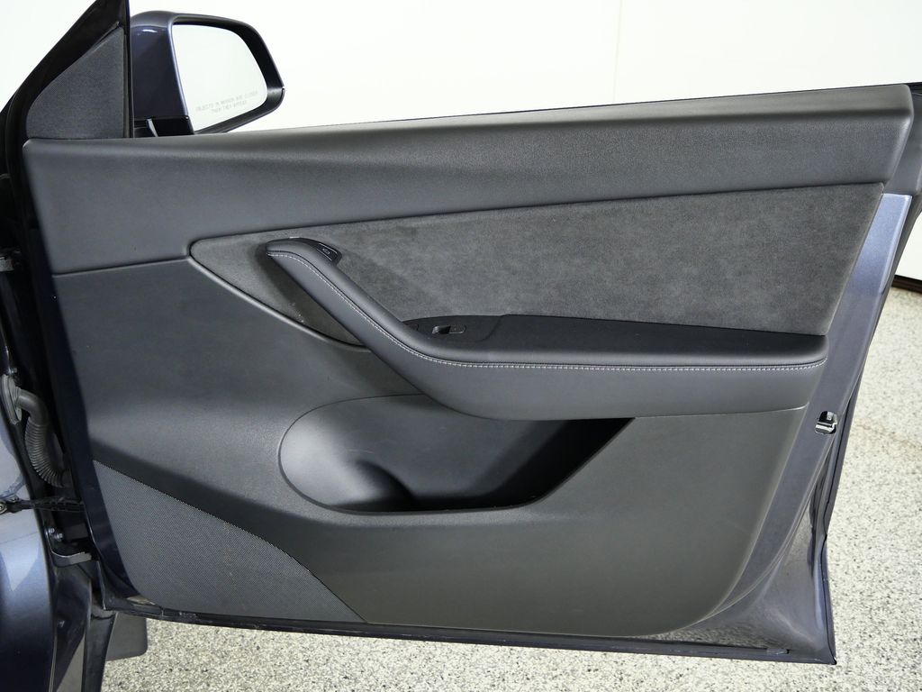 Thumbnail: 2022 Tesla Model Y - 21