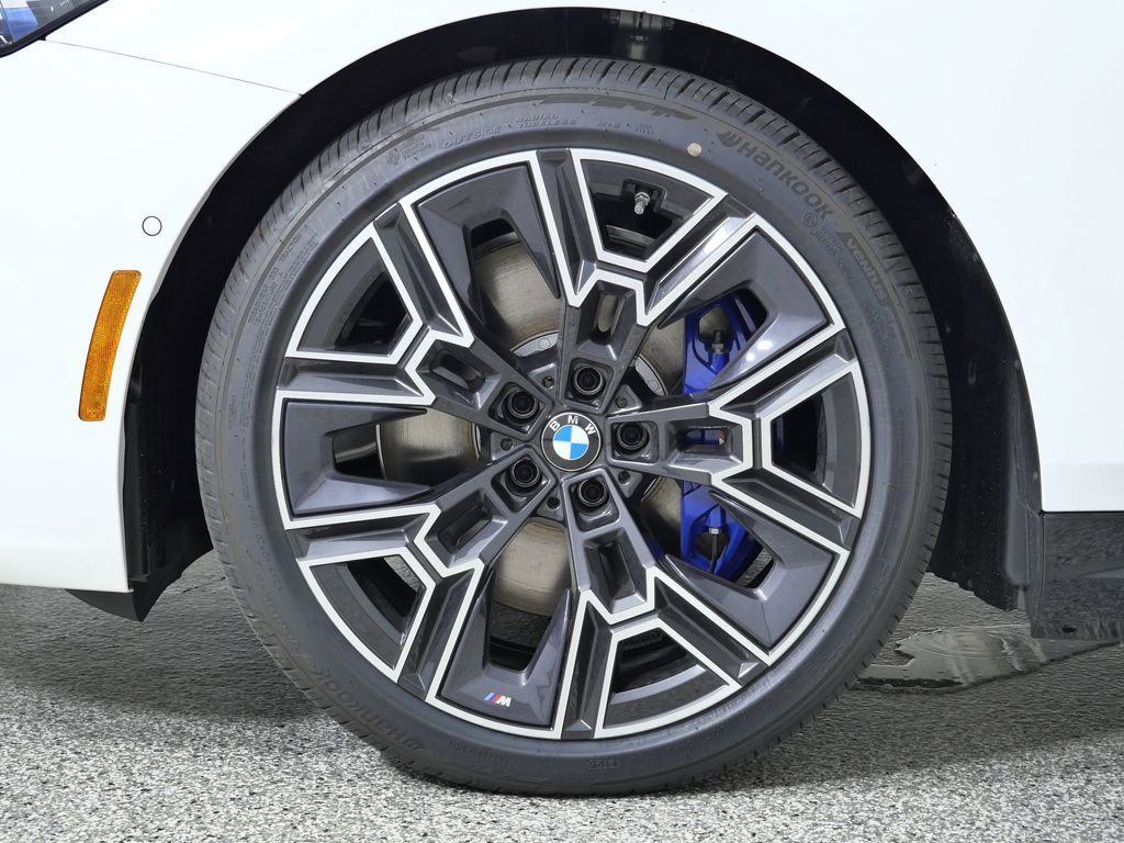 Thumbnail: 2026 BMW i5 - 17