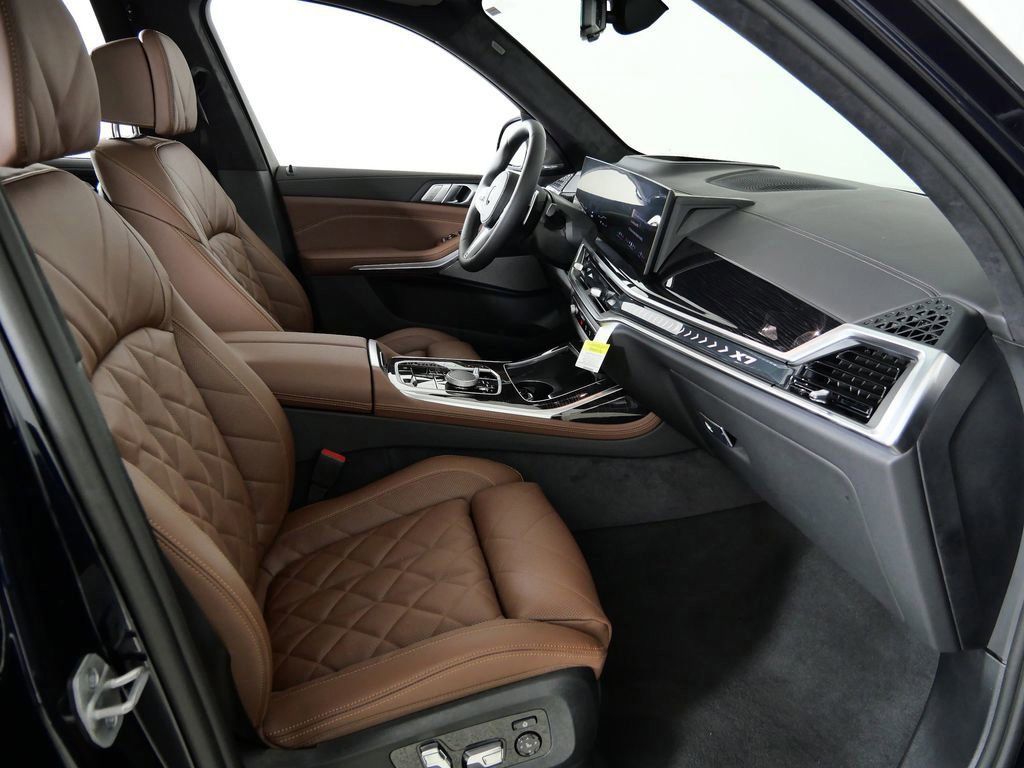 Thumbnail: 2026 BMW X7 - 21