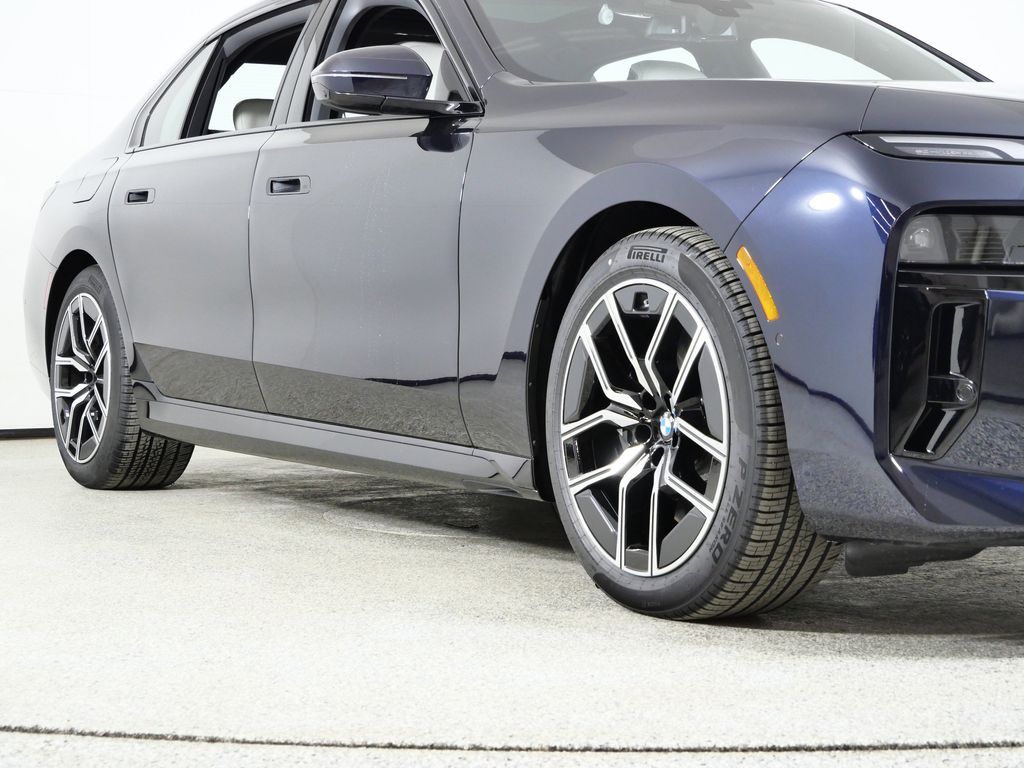 Thumbnail: 2026 BMW 7 Series - 6